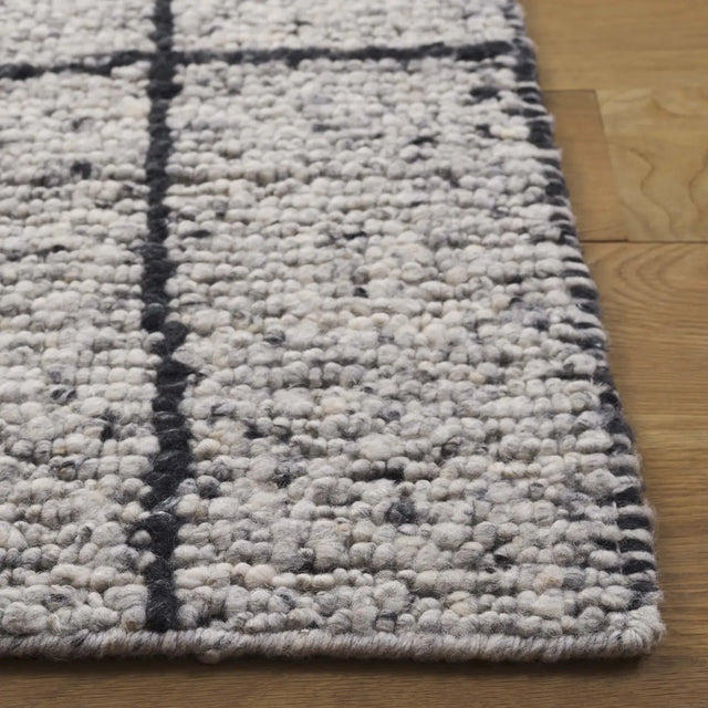 Safavieh Natura 5'-0" x 8'-0" Rug in Grey / Black