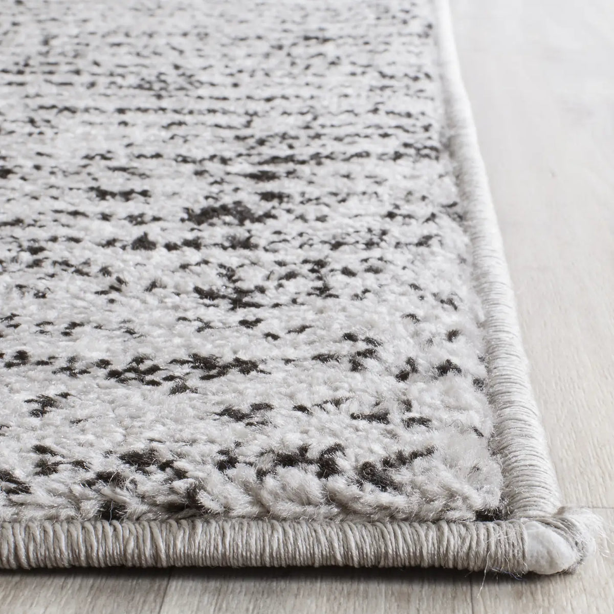 Safavieh Adirondack 2'-6" x 10'-0" Rug in Black / Silver