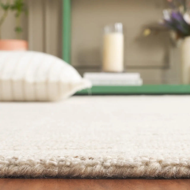 Safavieh Ebony 4'-0" x 6'-0" Rug in Ivory / Beige