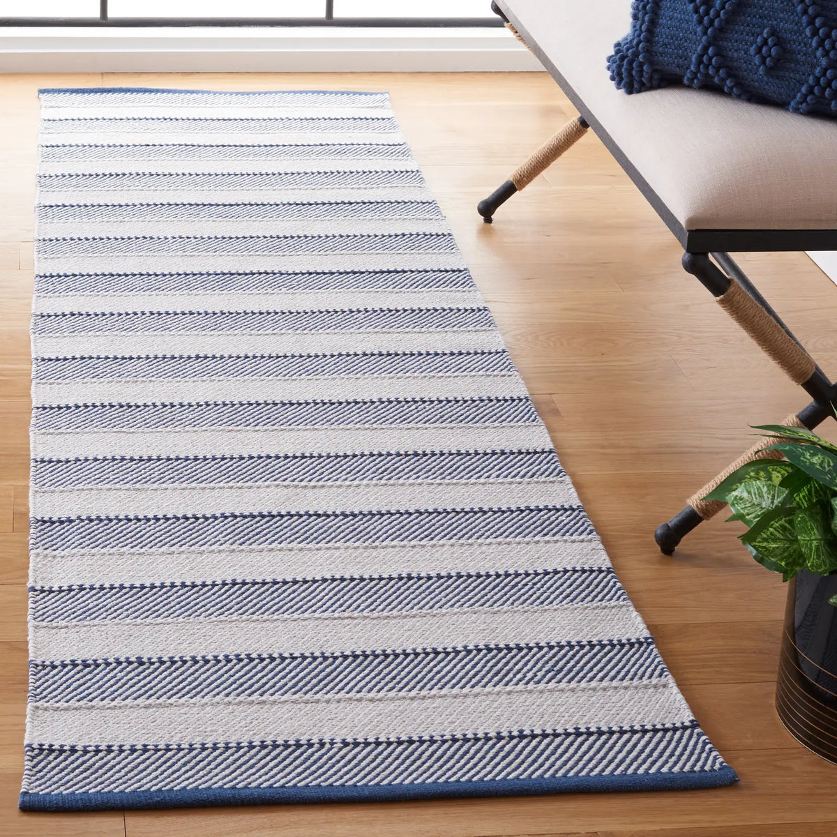 Safavieh Striped Kilim 2'-3" x 8'-0" Rug in Grey / Blue