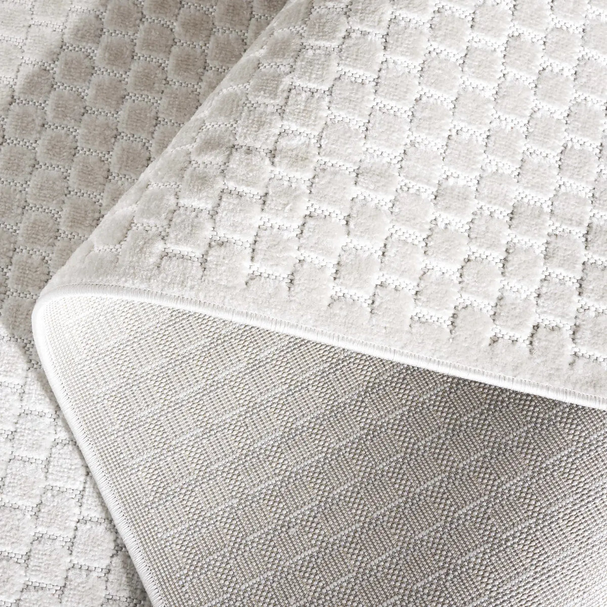 Safavieh Stella 4'-0" x 6'-0" Rug in Ivory