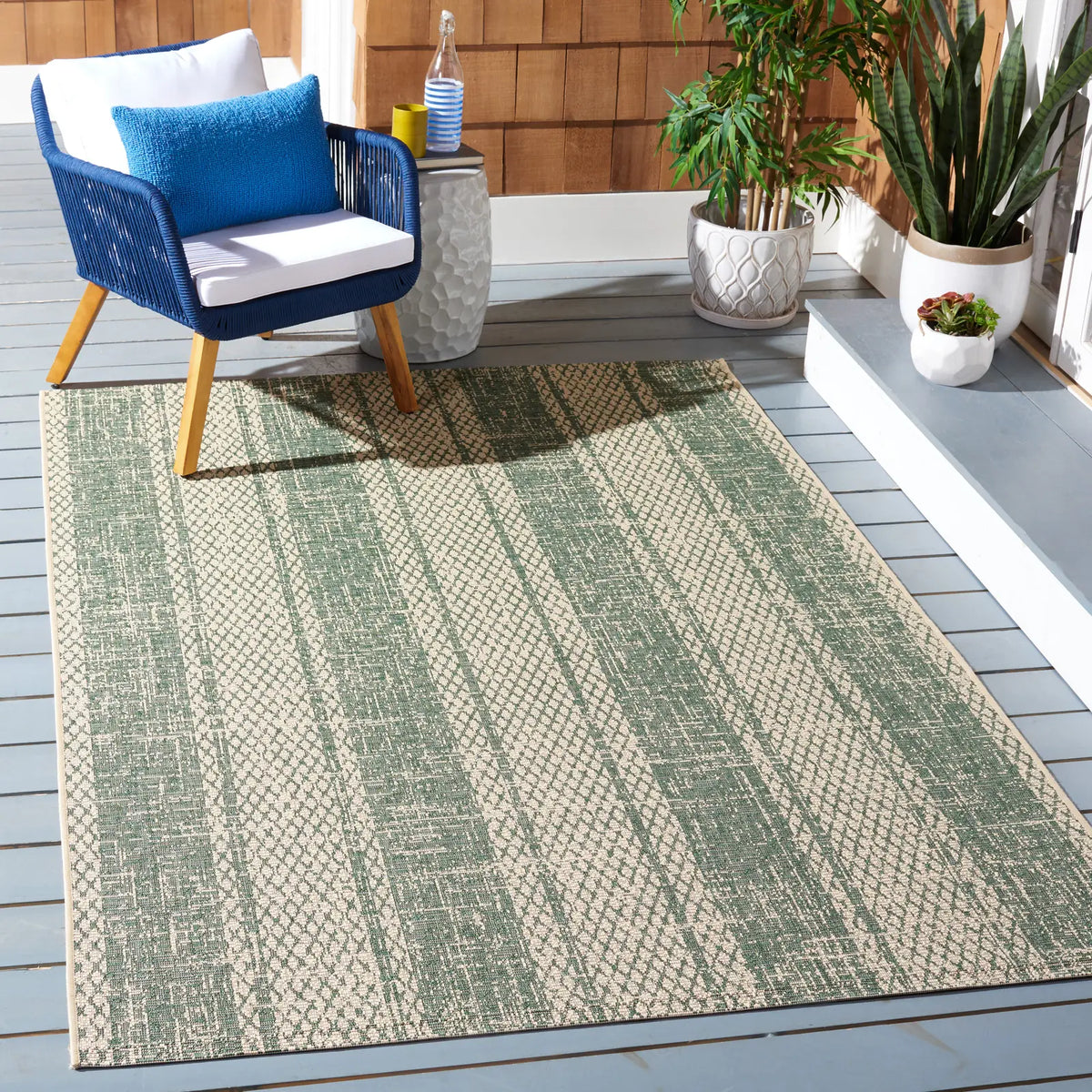 Safavieh Courtyard 4'-0" x 5'-7" Rug in Beige / Dark Green