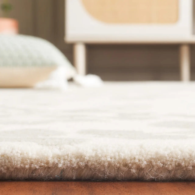 Safavieh Glamour 4'-0" x 6'-0" Rug in Ivory / Beige