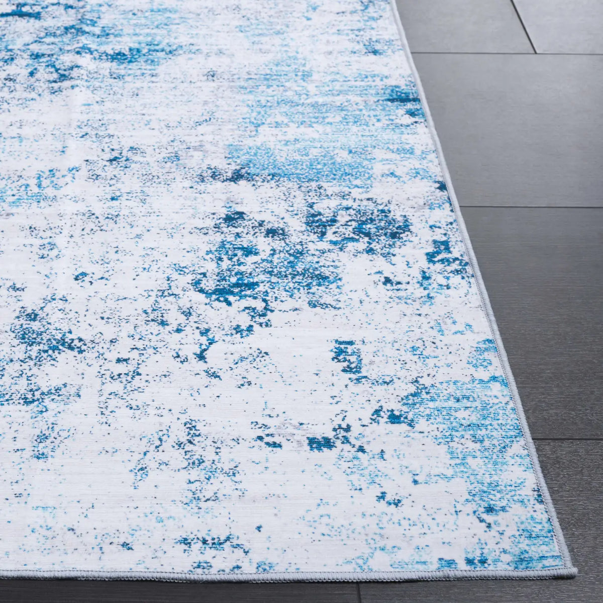 Safavieh Malibu 4'-0" x 6'-0" Rug in Beige / Turquoise