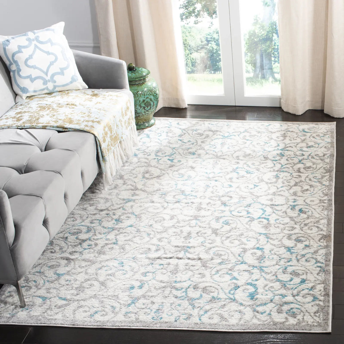 Safavieh Skyler 5'-1" x 7'-6" Rug in Ivory / Blue