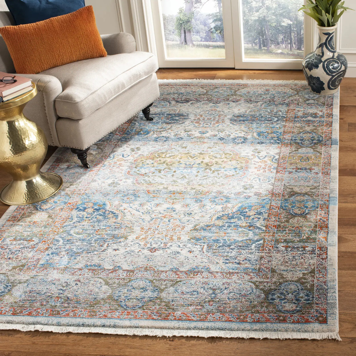 Safavieh Vintage Persian 4'-0" x 6'-0" Rug in Beige / Blue
