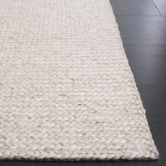 Safavieh Natura 4'-0" x 6'-0" Rug in Light Beige