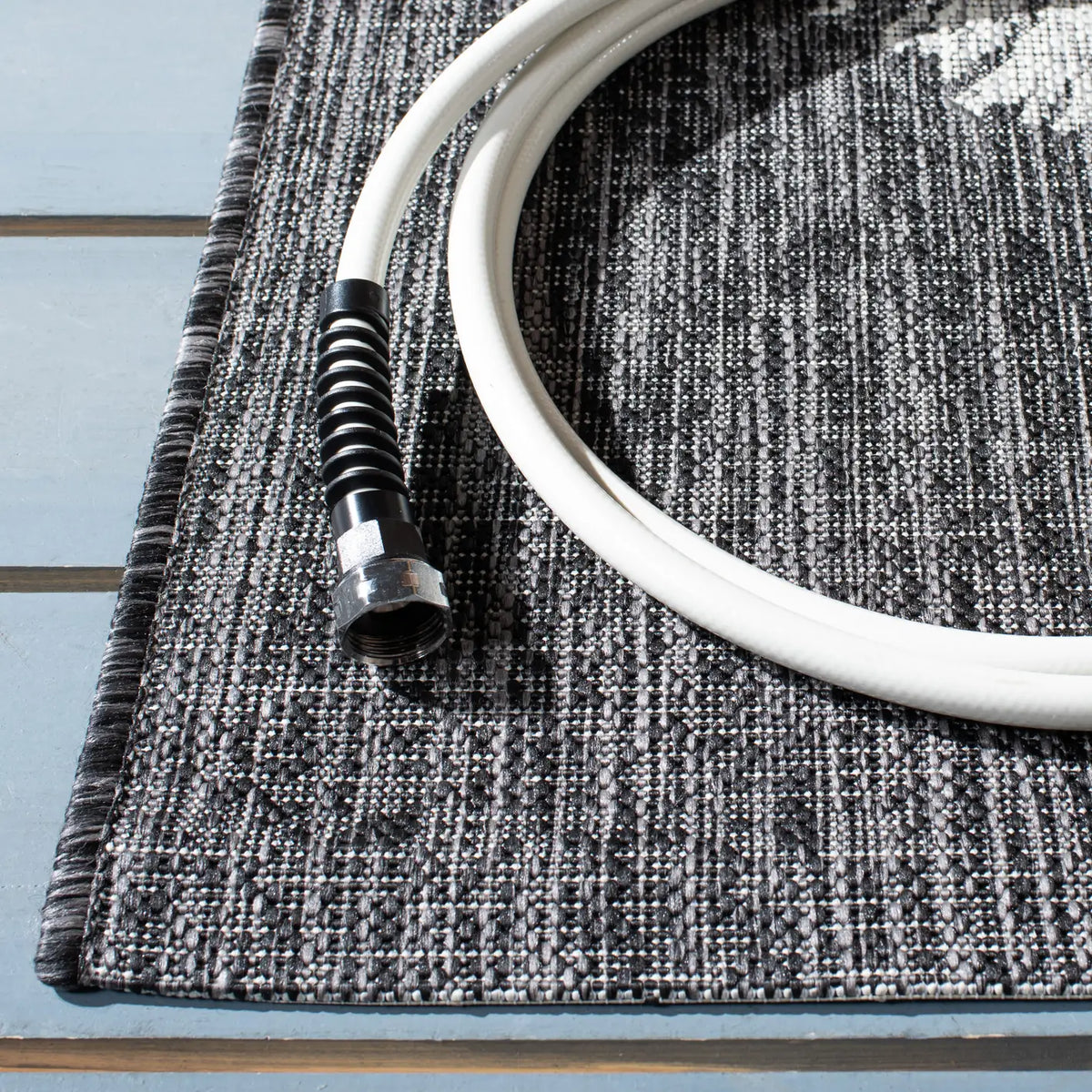 Safavieh Courtyard 4'-0" x 5'-7" Rug in Grey / Black