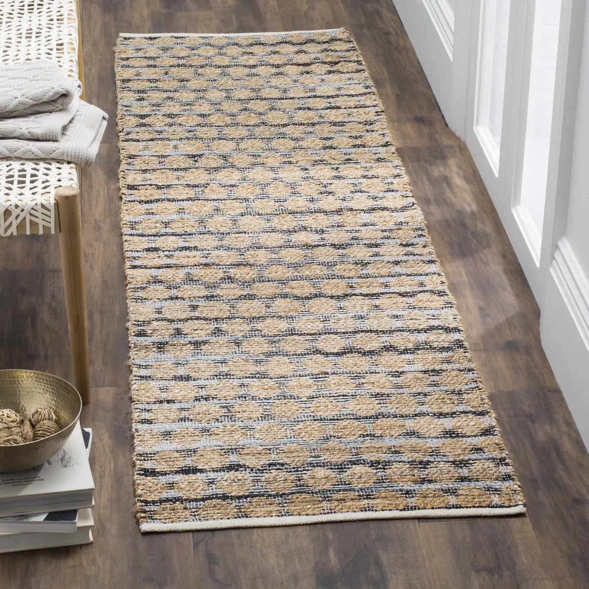 Safavieh Cape Cod 2'-3" x 8'-0" Rug in Black / Natural
