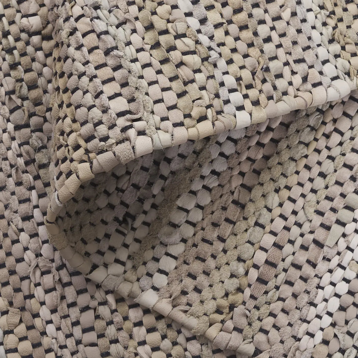 Safavieh Vintage Leather 4'-0" x 6'-0" Rug in Beige