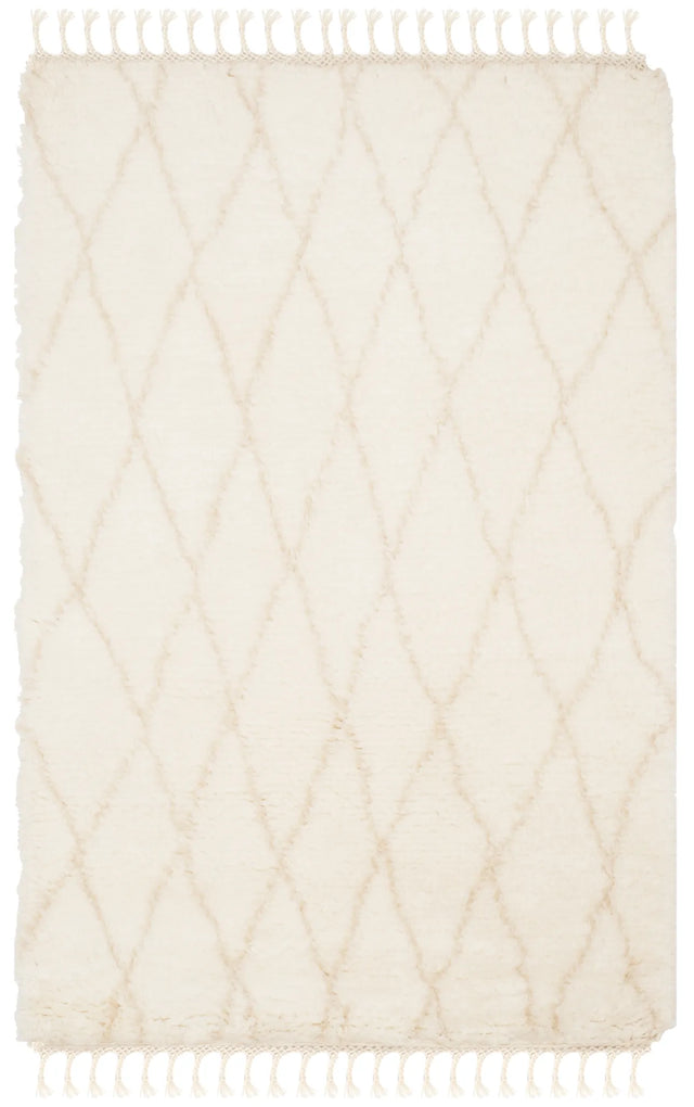 Safavieh Casablanca 4'-0" x 6'-0" Rug in Ivory / Beige