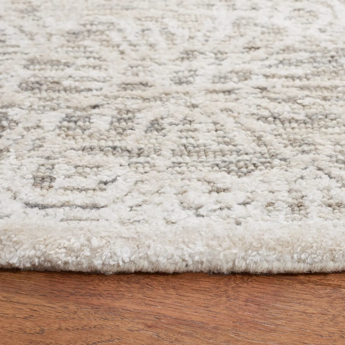 Safavieh Precious 6'-0" x 6'-0" Rug in Grey / Ivory