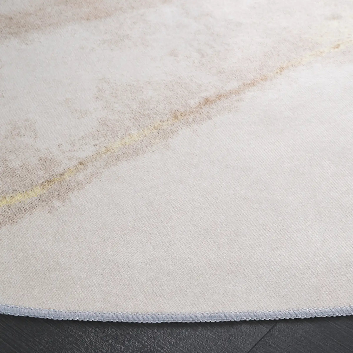 Safavieh Malibu 6'-0" x 6'-0" Rug in Beige / Gold