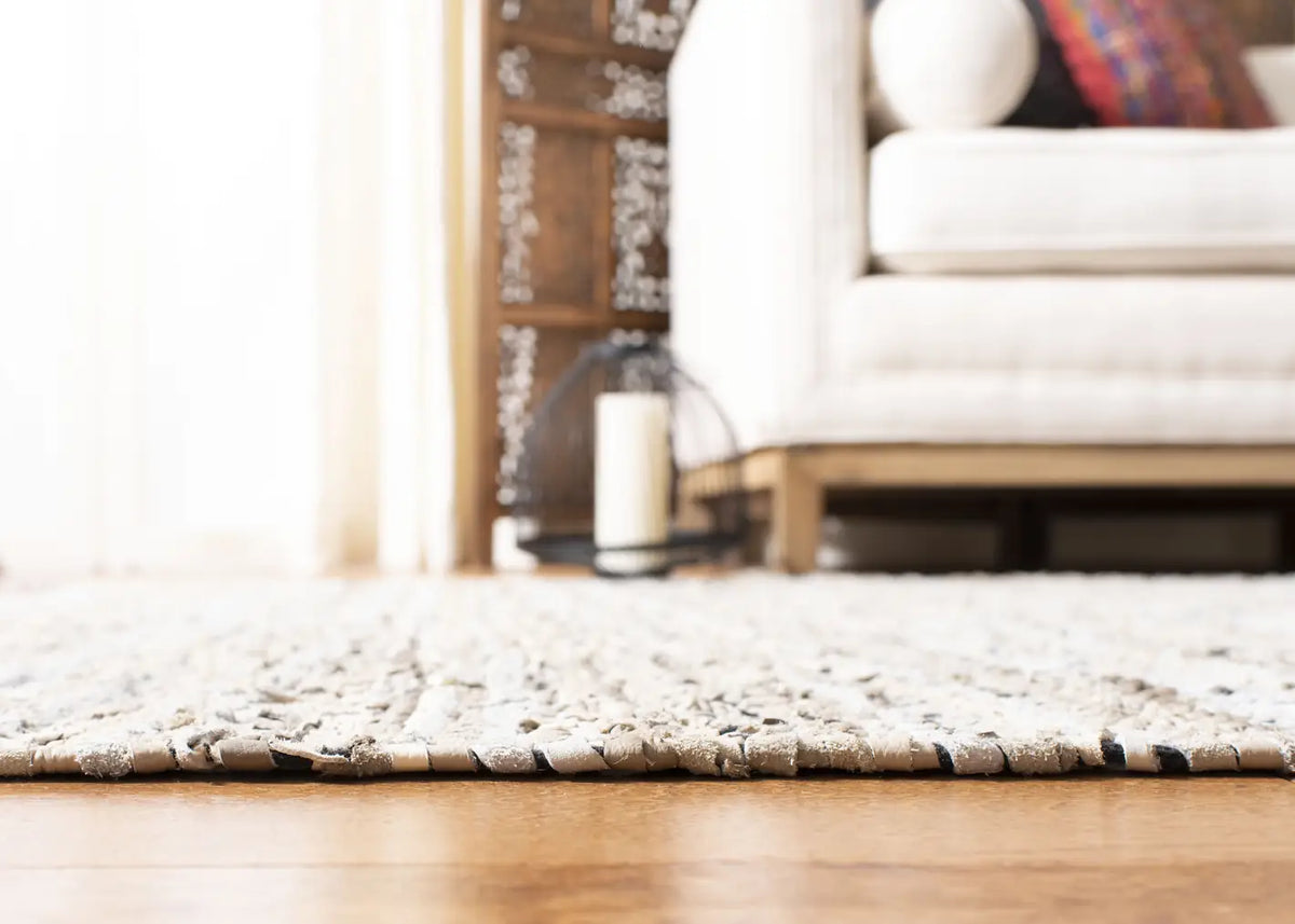 Safavieh Vintage Leather 4'-0" x 6'-0" Rug in Beige / Multi