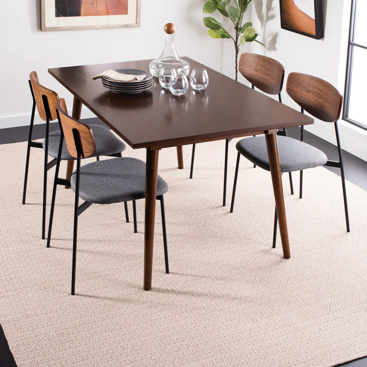 Safavieh Montauk 6'-0" x 9'-0" Rug in Ivory / Beige