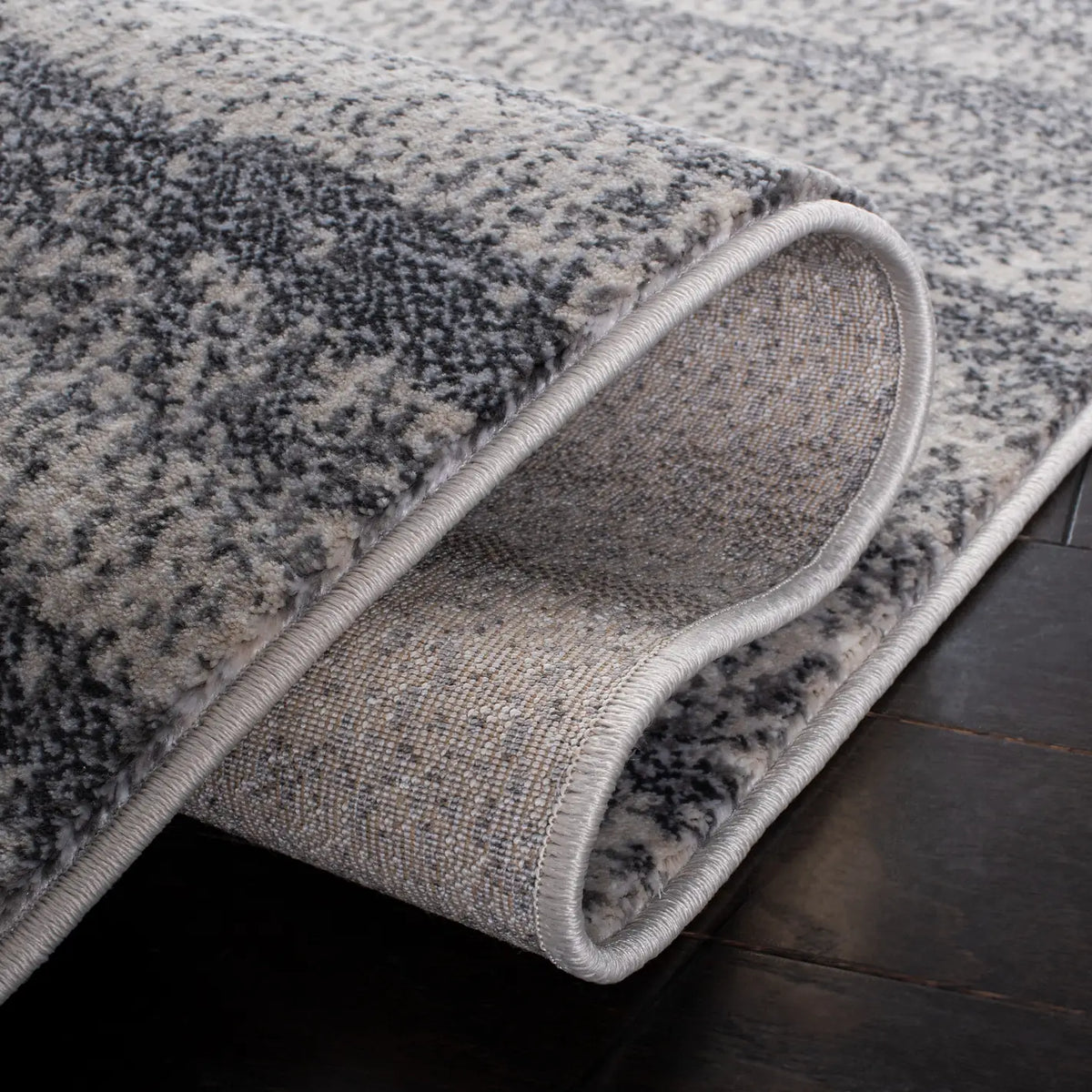 Safavieh Carnegie 4'-0" x 6'-0" Rug in Ivory / Grey
