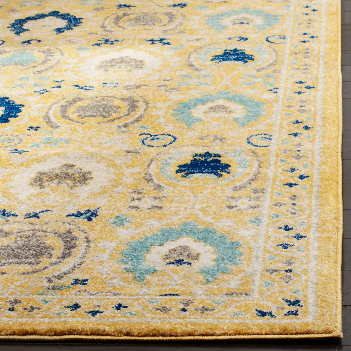 Safavieh Evoke 4'-0" x 6'-0" Rug in Gold / Ivory