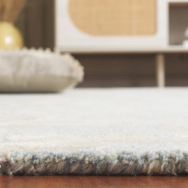 Safavieh Glamour 4'-0" x 6'-0" Rug in Blue / Beige