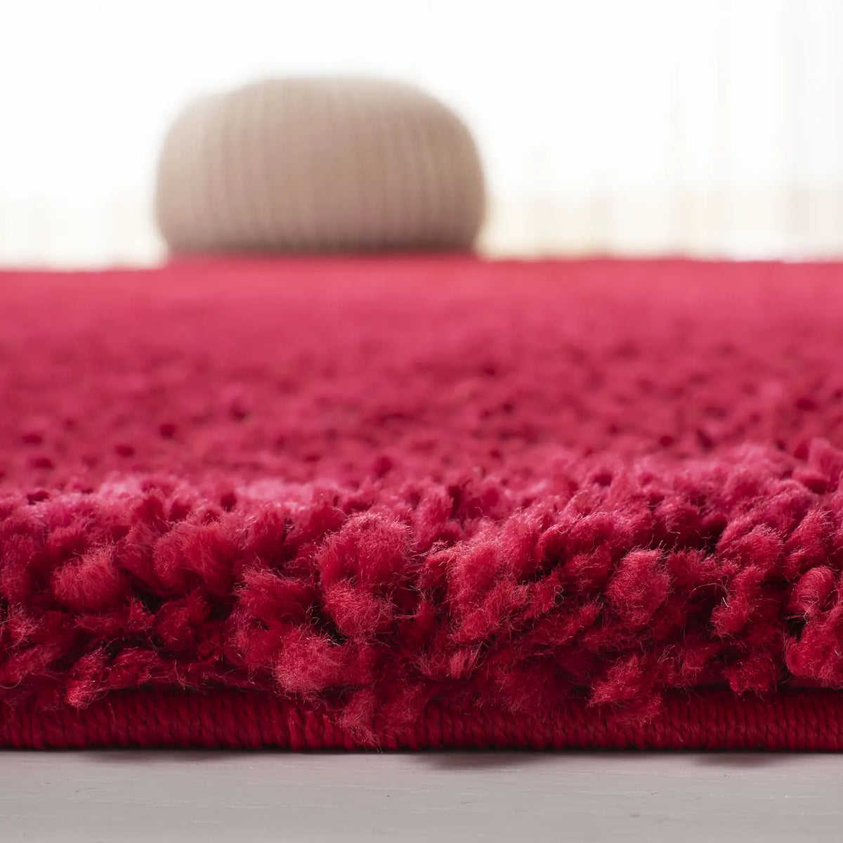 Safavieh August Shag 900 5'-3" x 7'-6" Rug in Red
