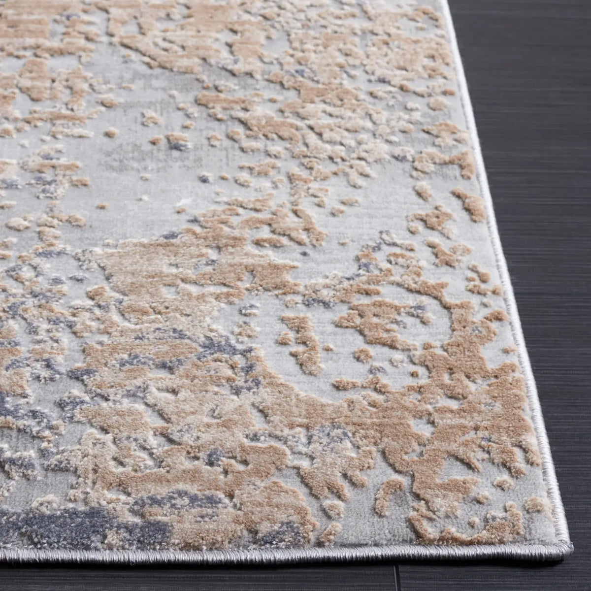 Safavieh Invista 5'-3" x 7'-6" Rug in Grey / Cream