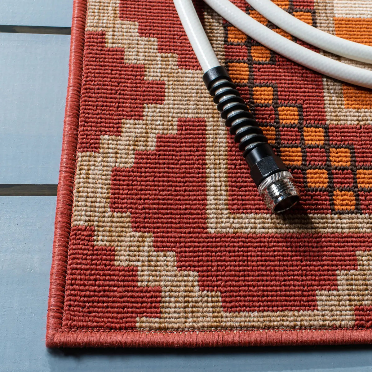 Safavieh Veranda 6'-7" x 9'-6" Rug in Rust / Red