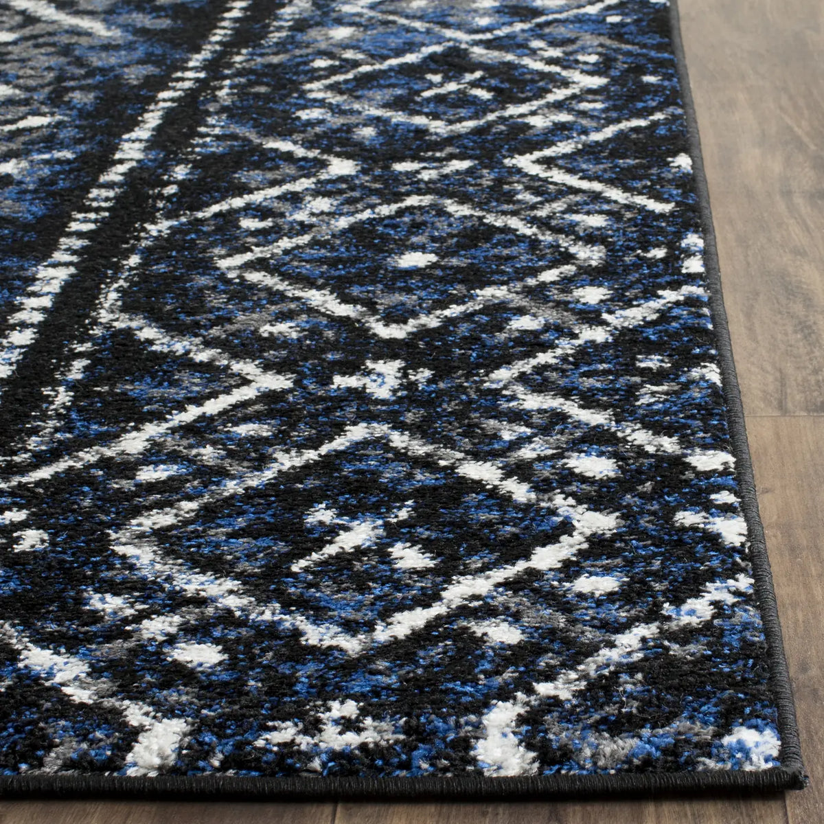 Safavieh Adirondack 6'-0" x 9'-0" Rug in Blue / Black