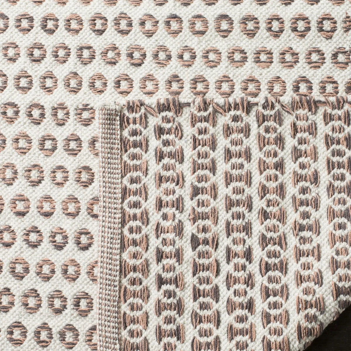 Safavieh Montauk 5'-0" x 8'-0" Rug in Charcoal/Peach / Ivory