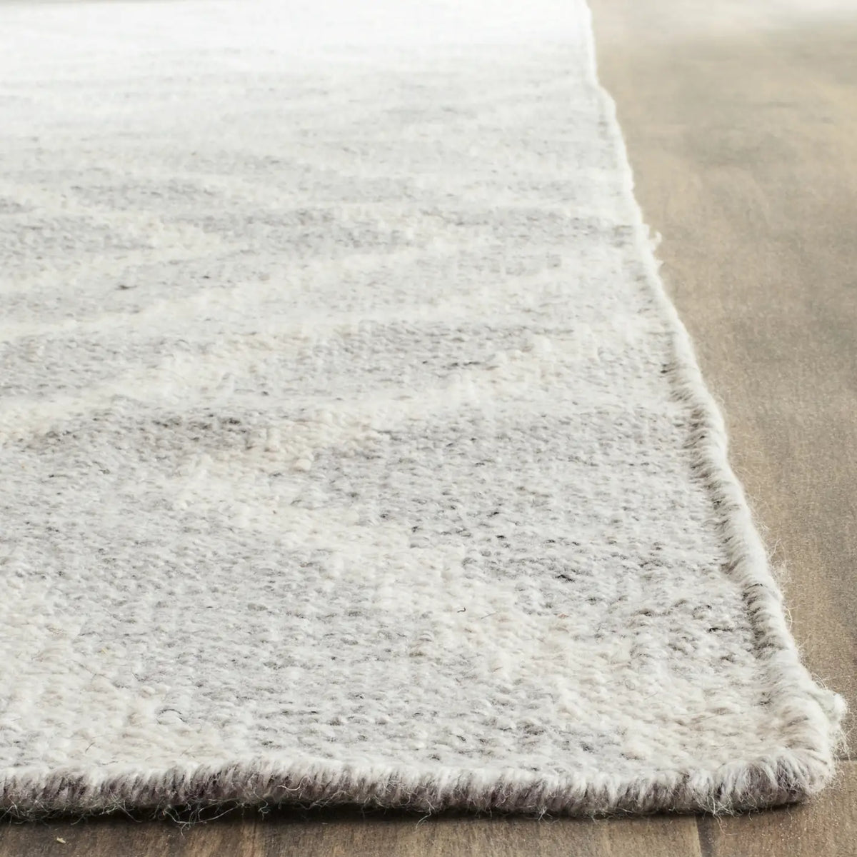 Safavieh Kilim 8'-0" x 10'-0" Rug in Silver / Ivory