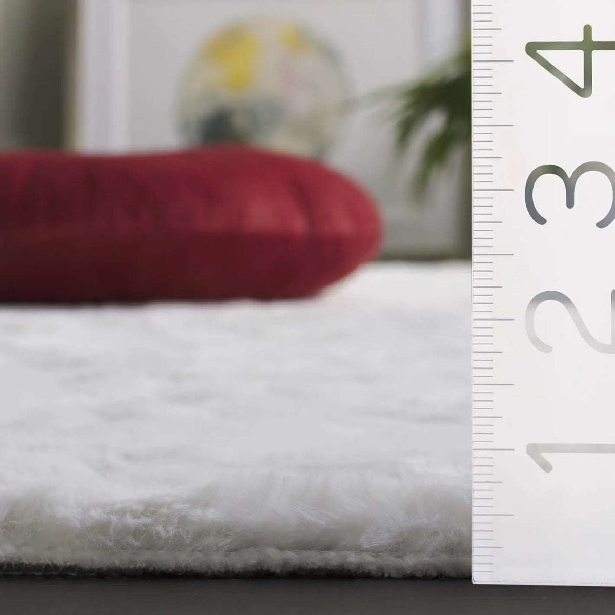 Safavieh Faux Fur Rug 3'-0" x 5'-0" Rug in Ivory
