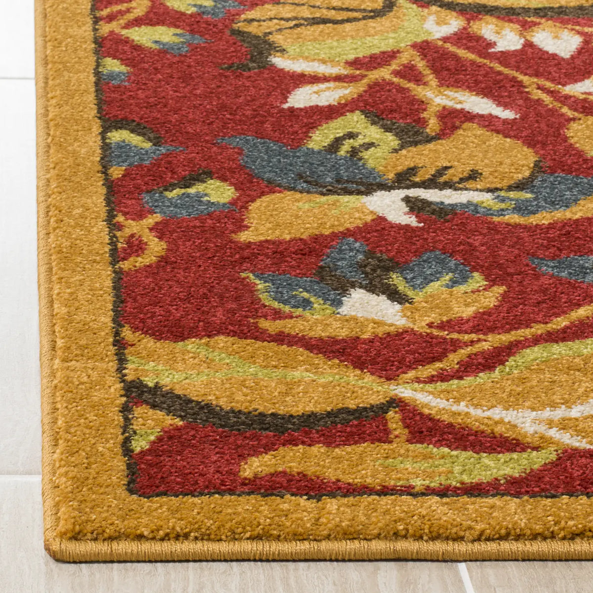 Safavieh Newbury 5'-1" x 7'-6" Rug in Red / Gold