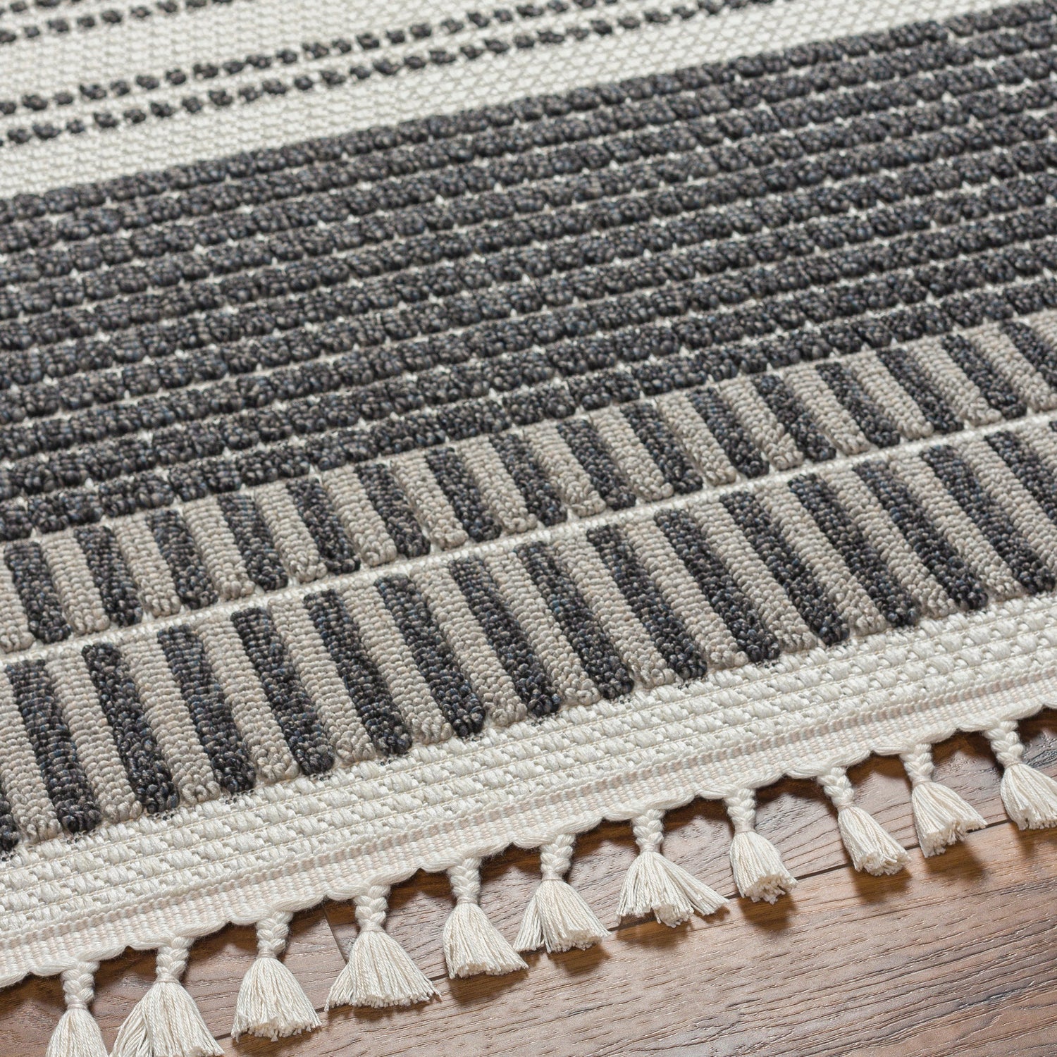 Surya Finland Fnd-2305 Cream, Black Rug.