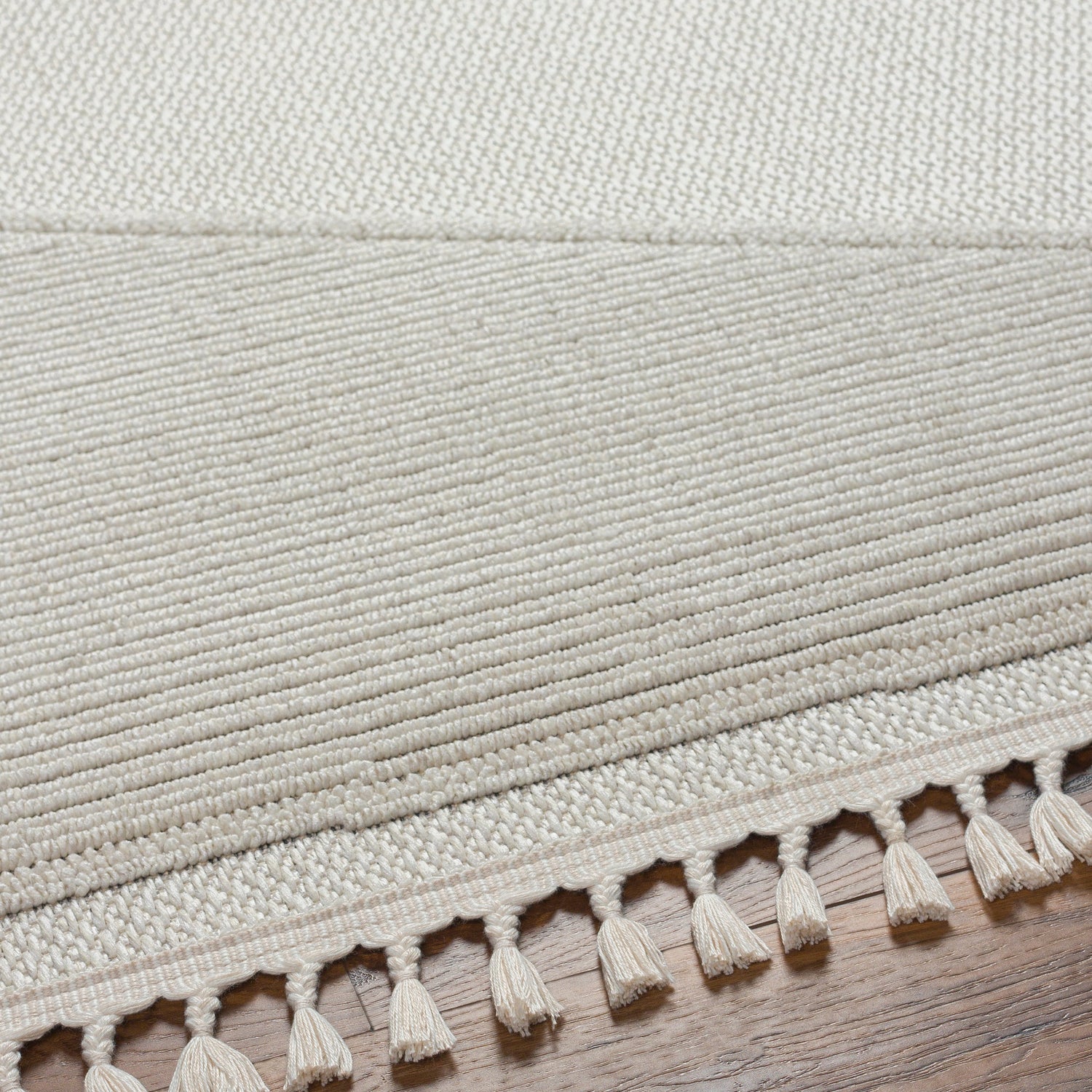 Surya Finland Fnd-2306 Cream Rug.