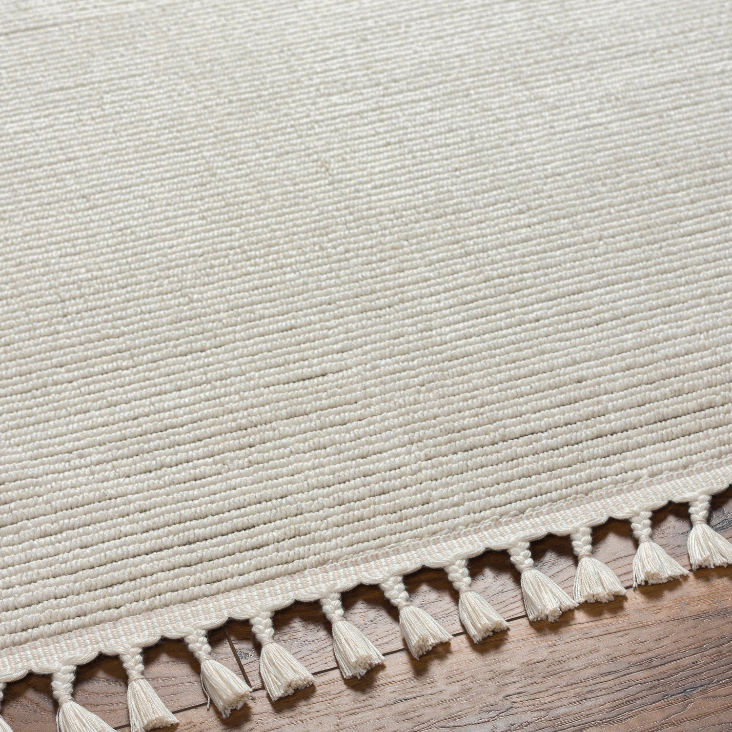 Surya Finland Fnd-2308 Cream Rug.