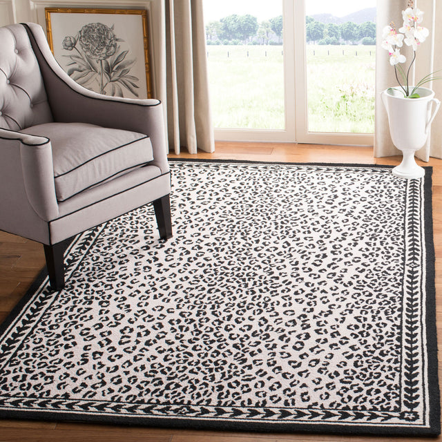 Safavieh Chelsea hk15c White / Black Rugs