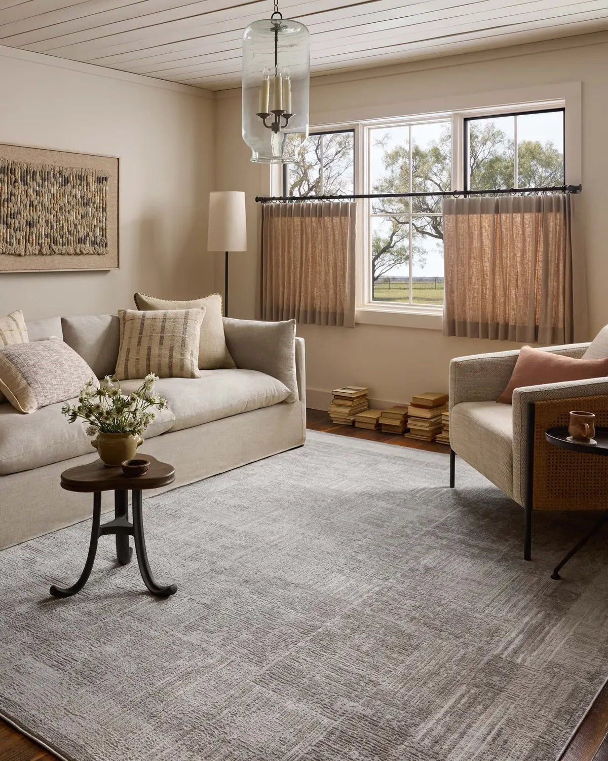 Loloi Hollis HOL-04 Smoke / Mist Rug - room scene 3