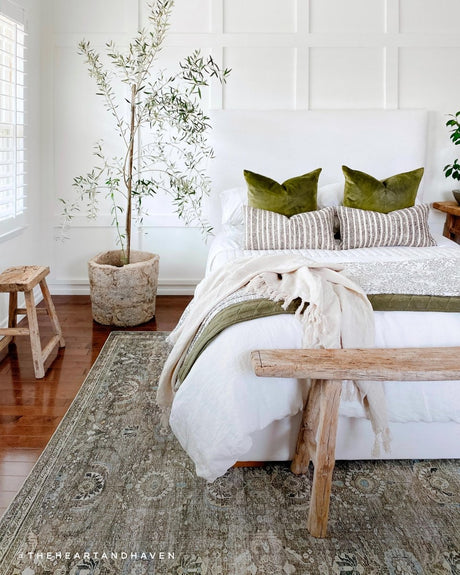 Loloi Layla Lay-13 Antique/Moss Rugs.