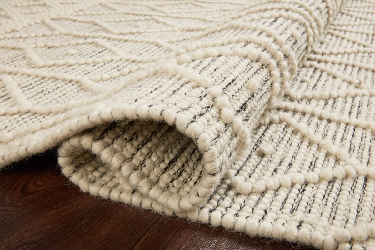 Loloi Noelle Noe-02 Ivory/Black Rugs.