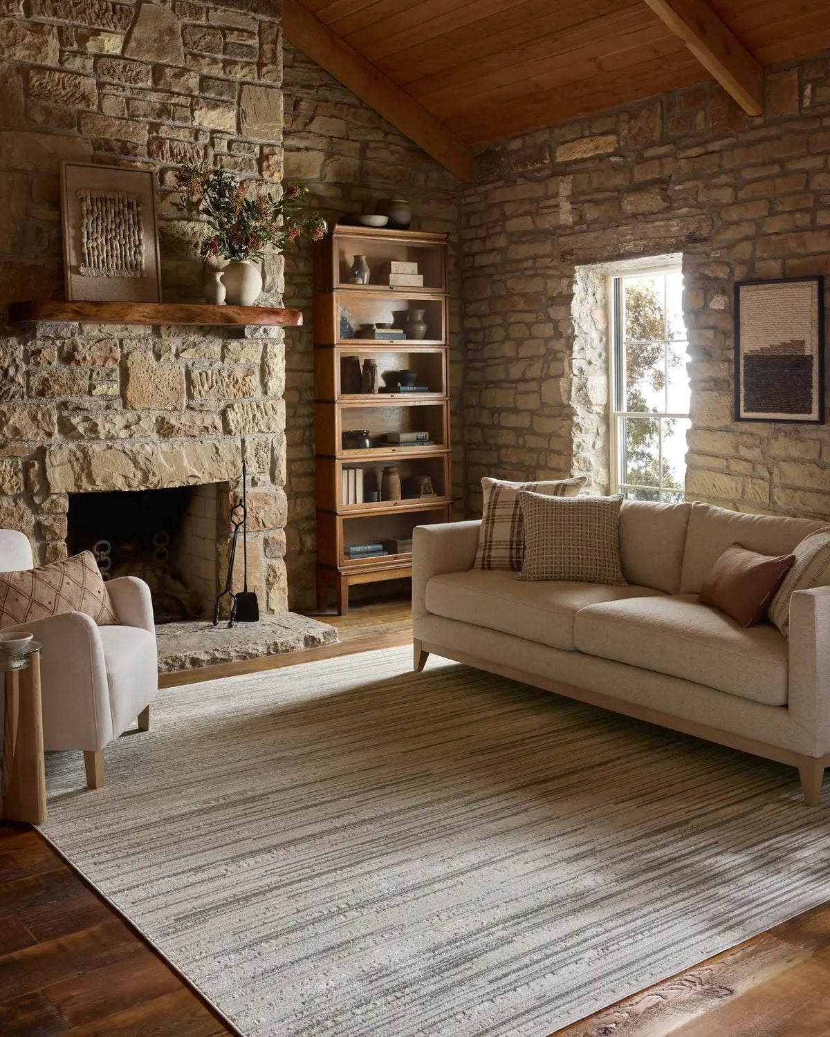 Loloi Townes TOW-05 Beige / Grey Rug - room scene 3