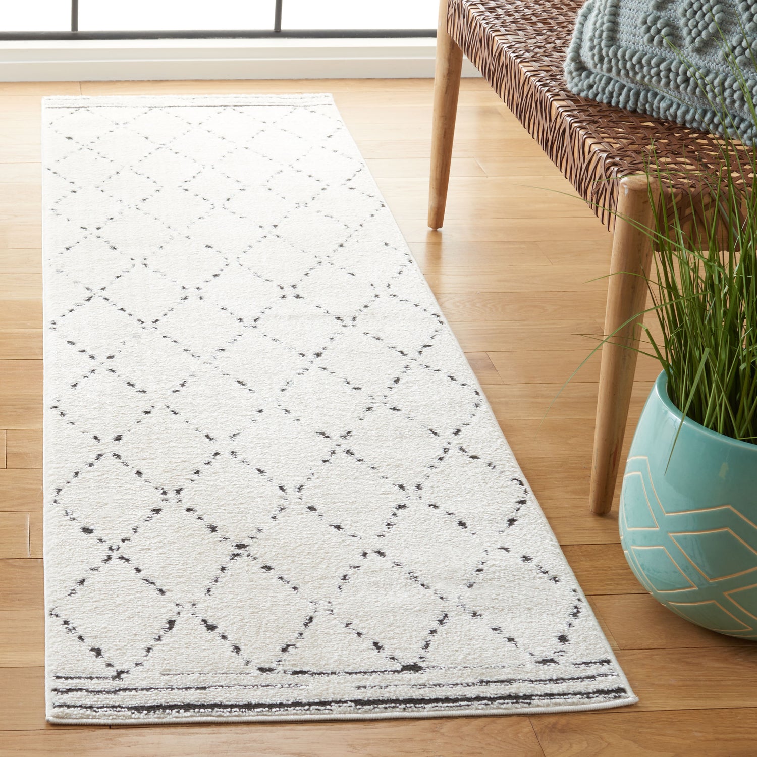 Safavieh Melody Mel102A Ivory/Black Rug.
