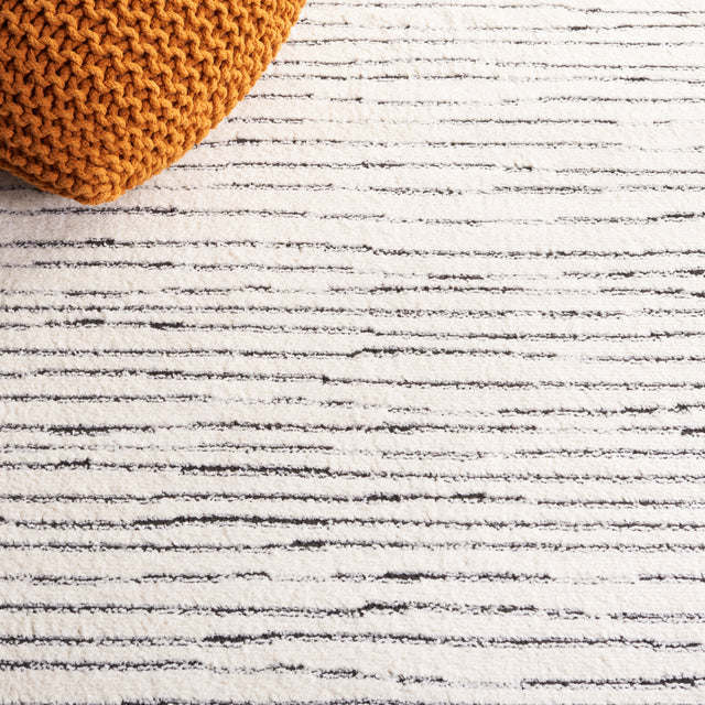 Safavieh Melody Mel118A Ivory/Black Rug.