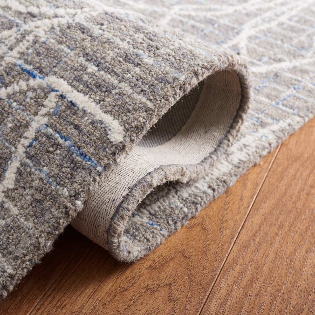 Safavieh Metro Met875B Beige/Ivory Rug.