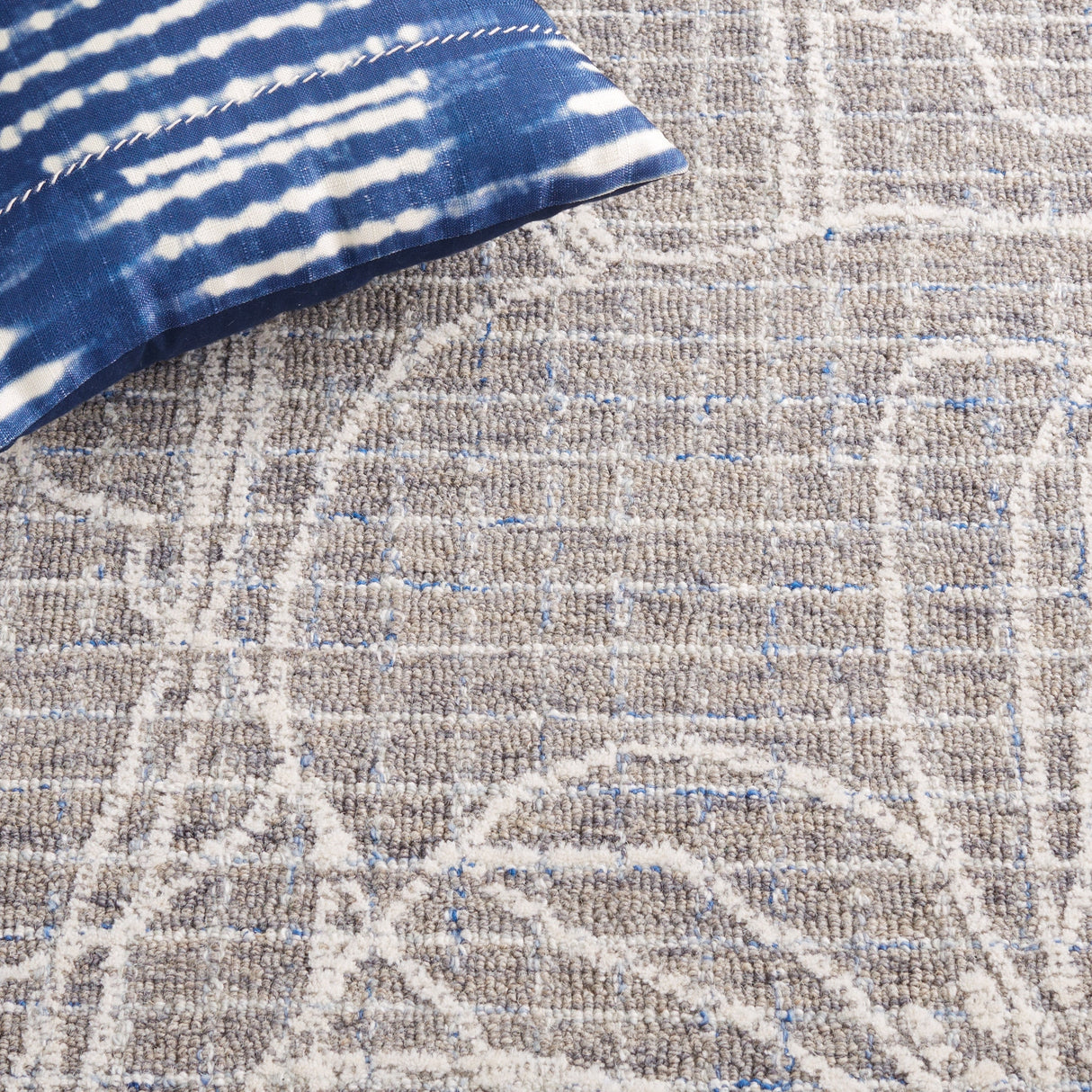 Safavieh Metro Met875B Beige/Ivory Rug.