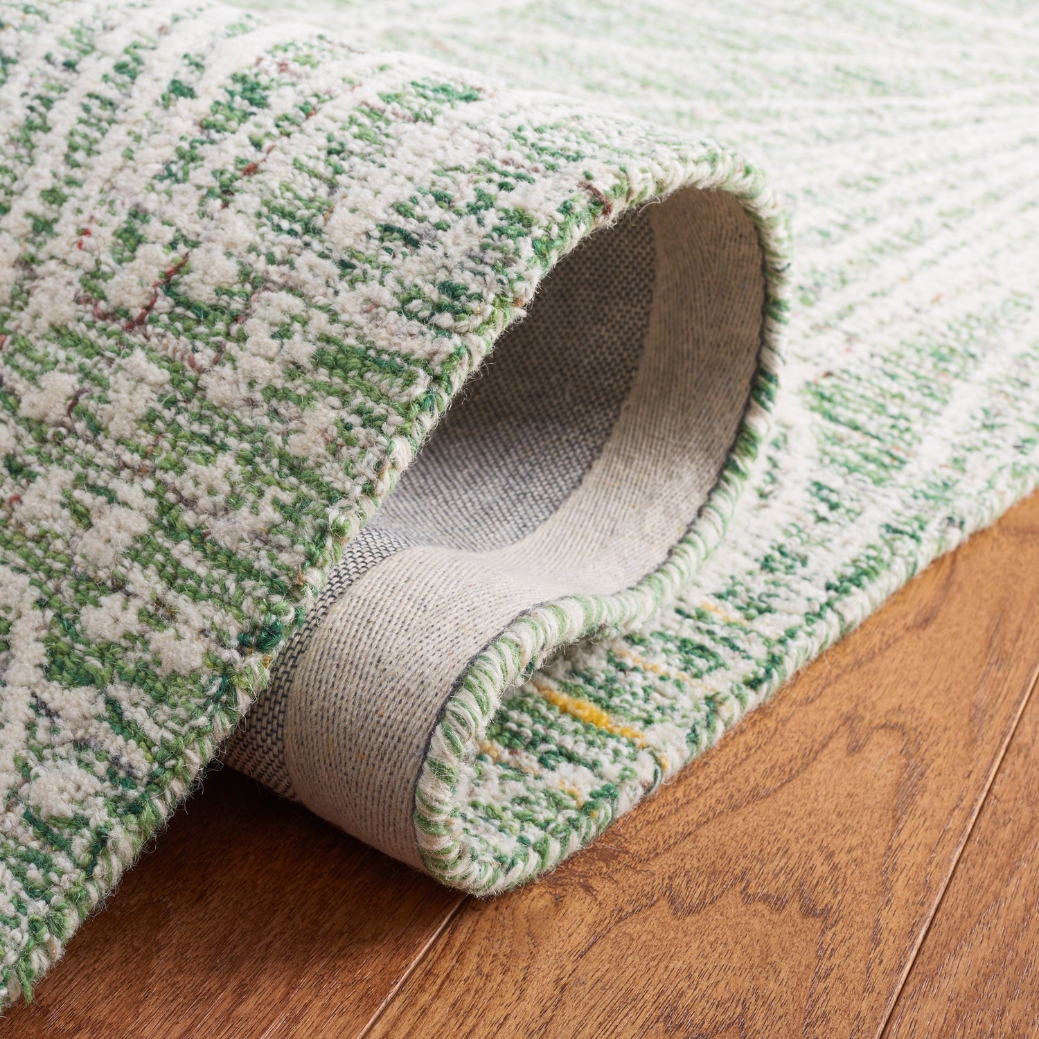 Safavieh Metro Met875Y Green/Ivory Rug.