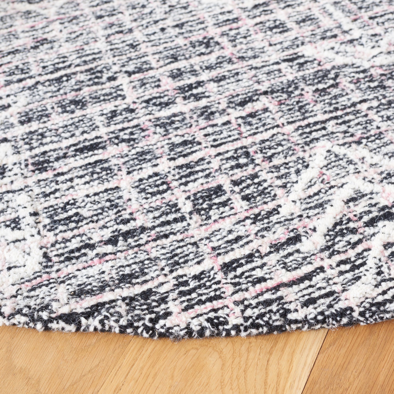 Safavieh Metro Met878Z Black/Ivory Rug.