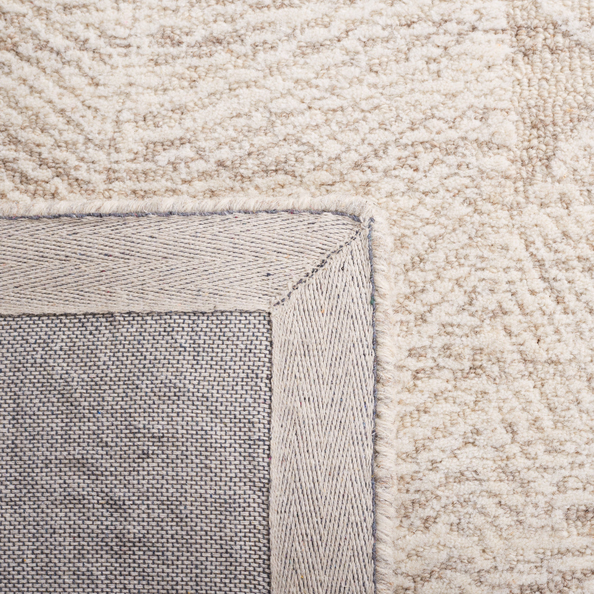 Safavieh Metro Met880B Beige/Ivory Rug.