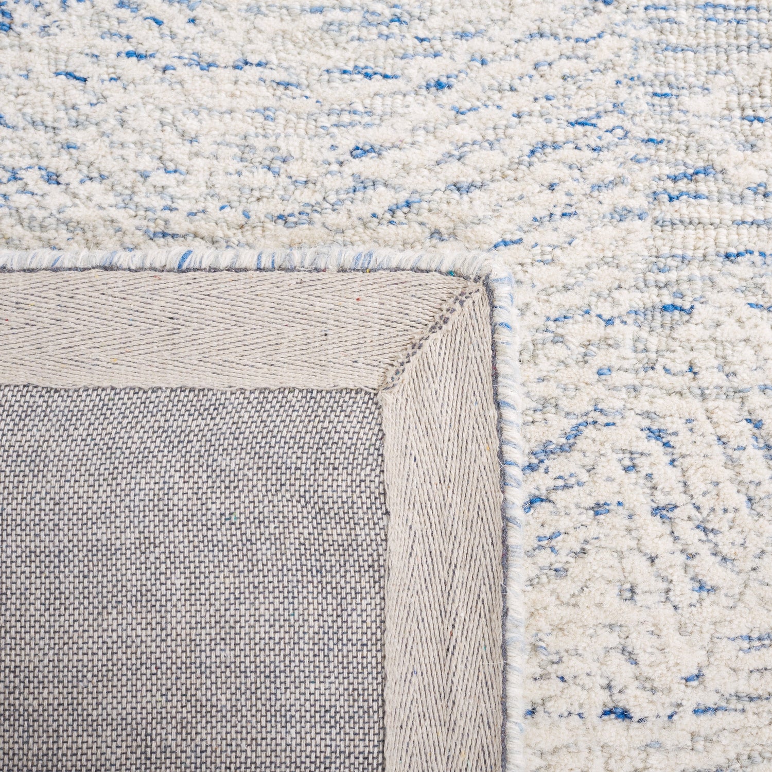 Safavieh Metro Met880M Blue/Ivory Rug.