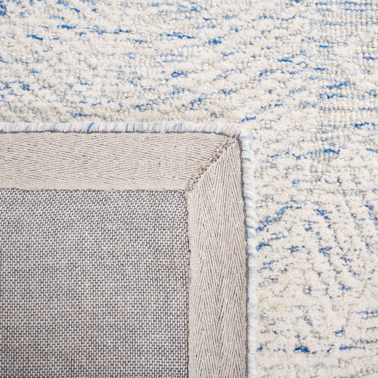Safavieh Metro Met880M Blue/Ivory Rug.