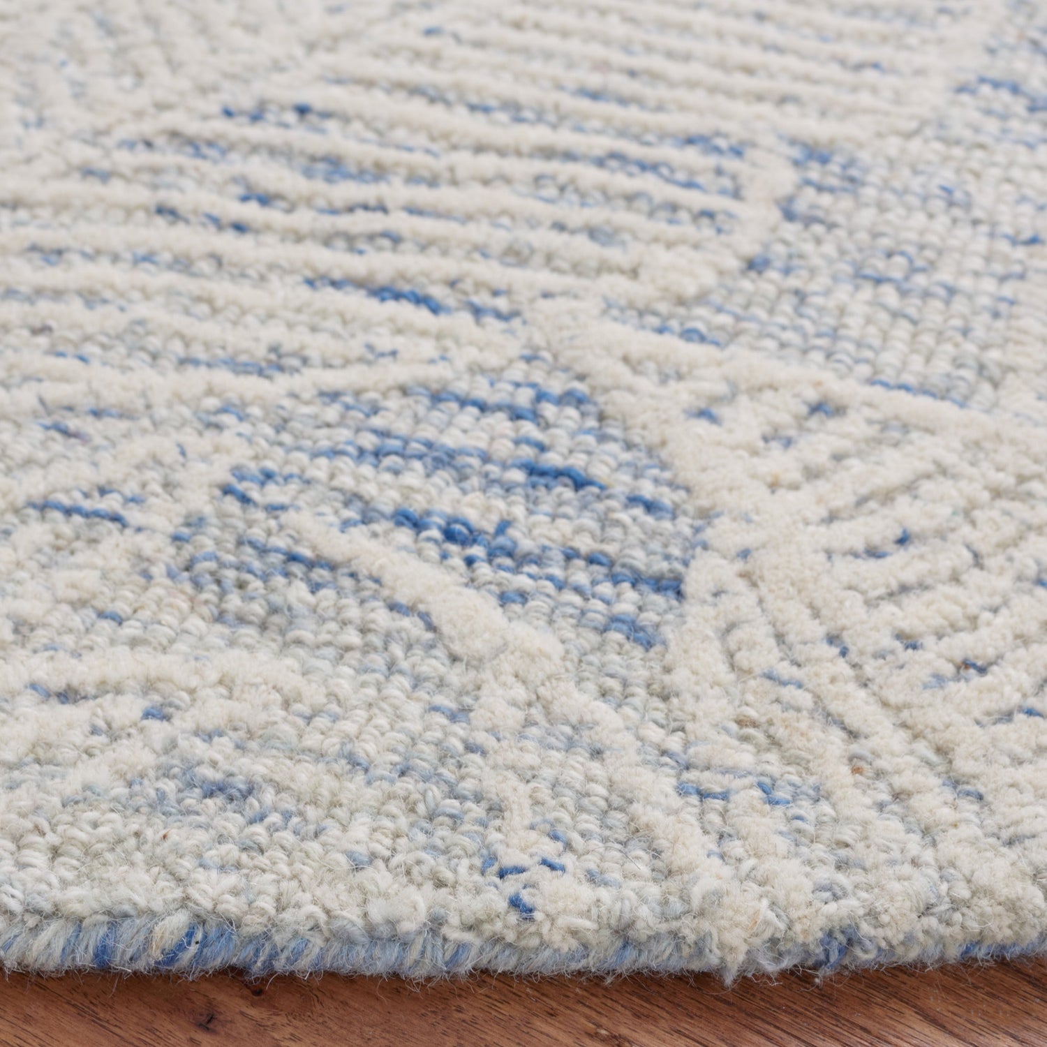 Safavieh Metro Met880M Blue/Ivory Rug.