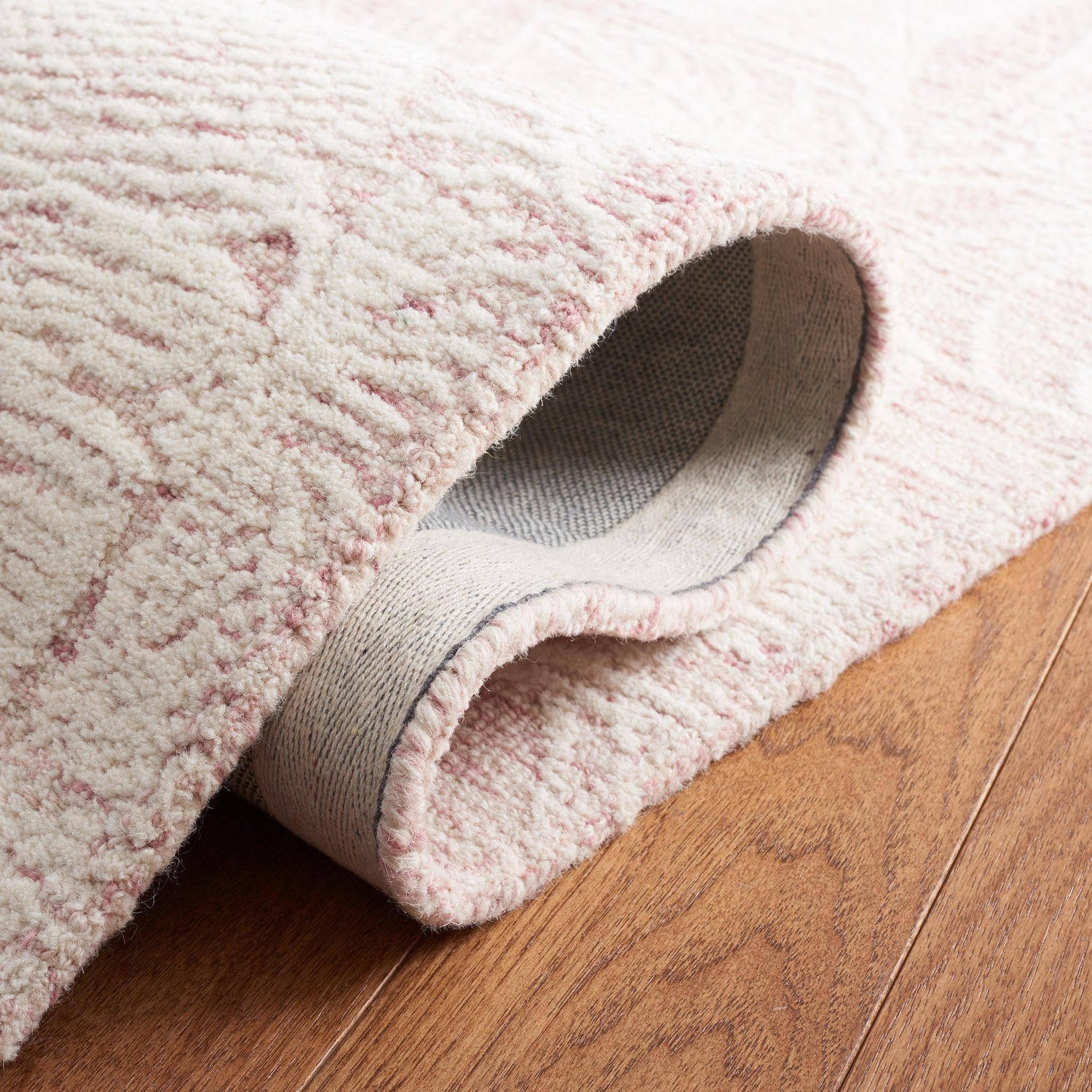 Safavieh Metro Met880U Pink/Ivory Rug.