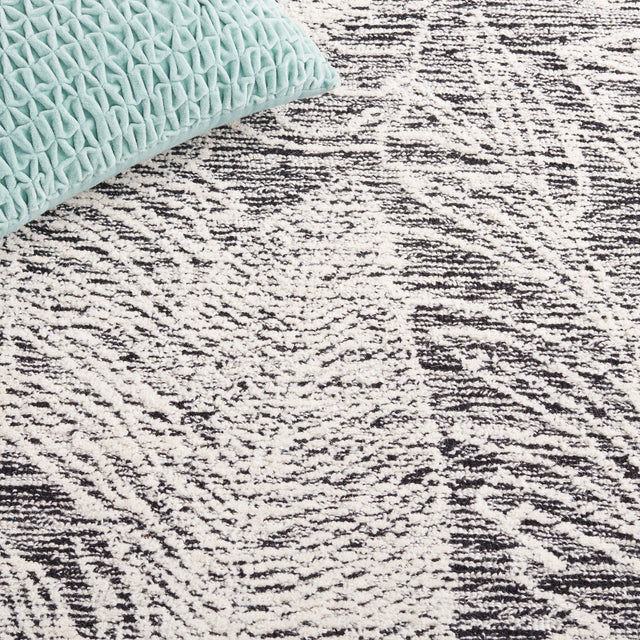 Safavieh Metro Met880Z Black/Ivory Rug.